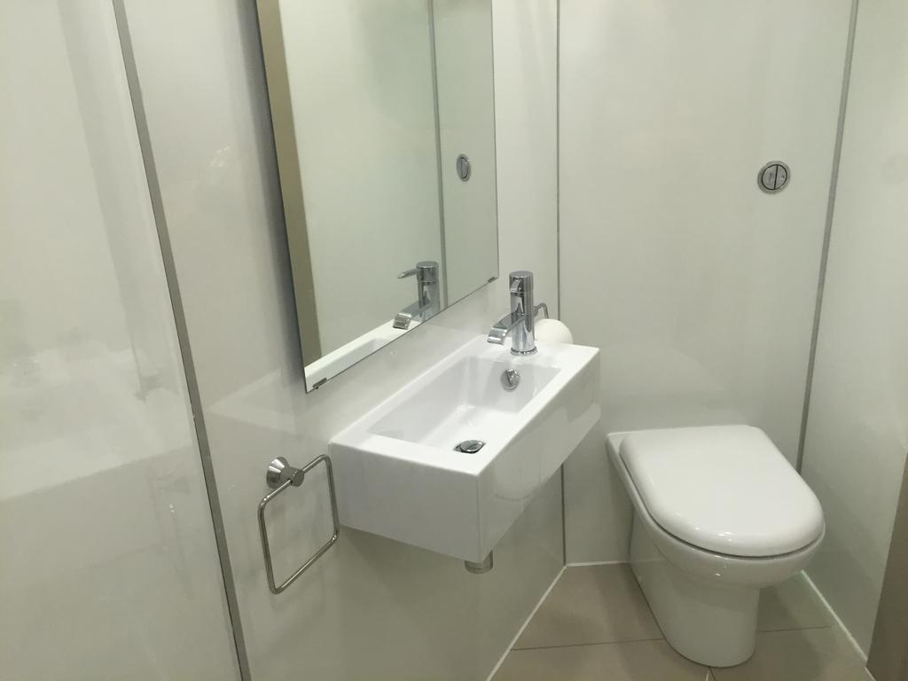 The Harbour Guest House Ирвин Экстерьер фото